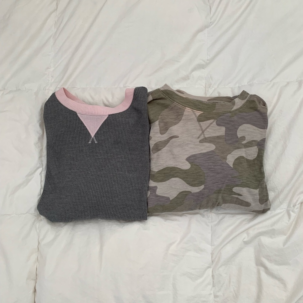 2 holister tops